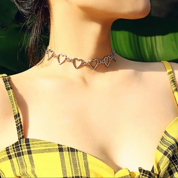 🆕 •Kendall• Heart Choker - Picture 1 of 3